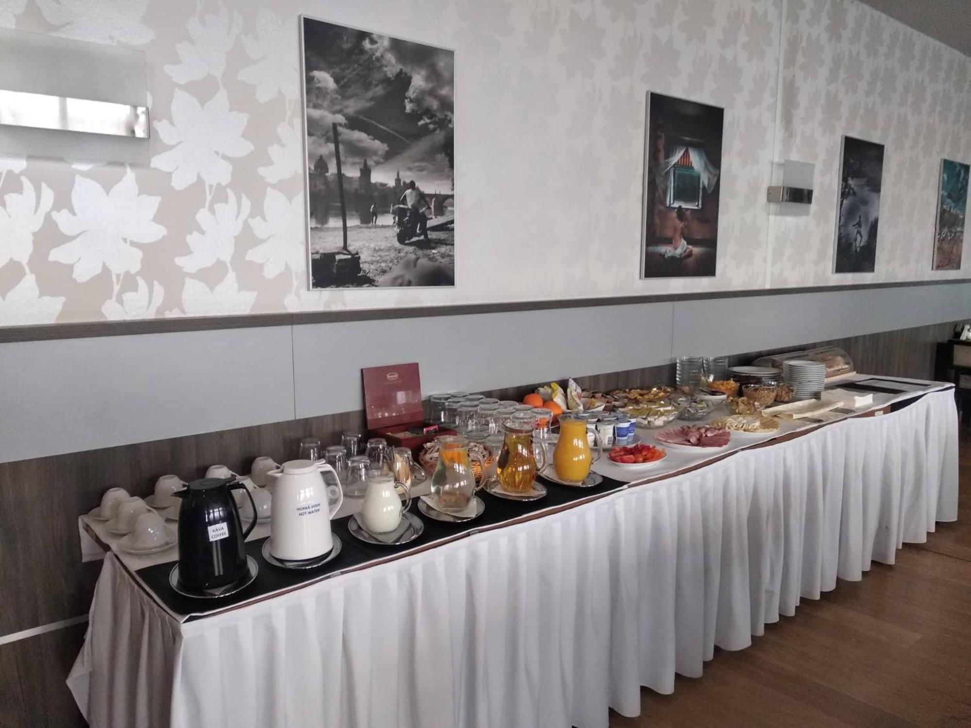 Hotel Monde Угерски-Брод Екстер'єр фото